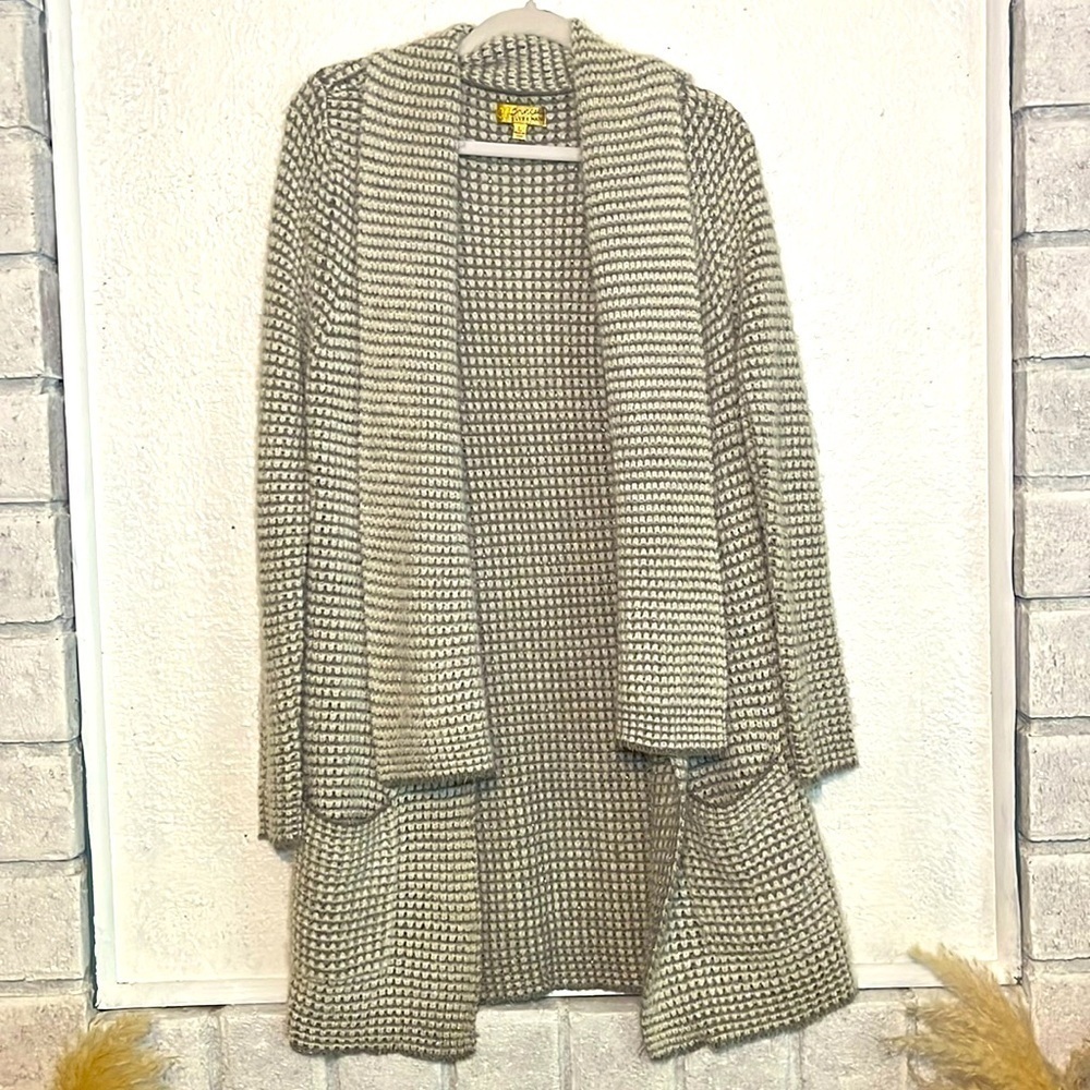 Vera Wang Princess silver and white long cardigan very soft material size large